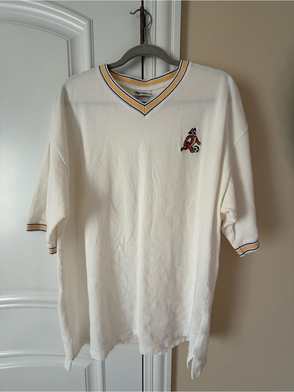 Vintage Walt Disney World 90’s Tigger playing soccer shirt